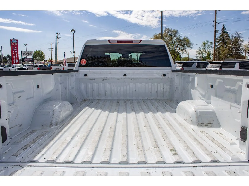 Used 2025 SUMMIT WHITE Chevrolet LT image 12
