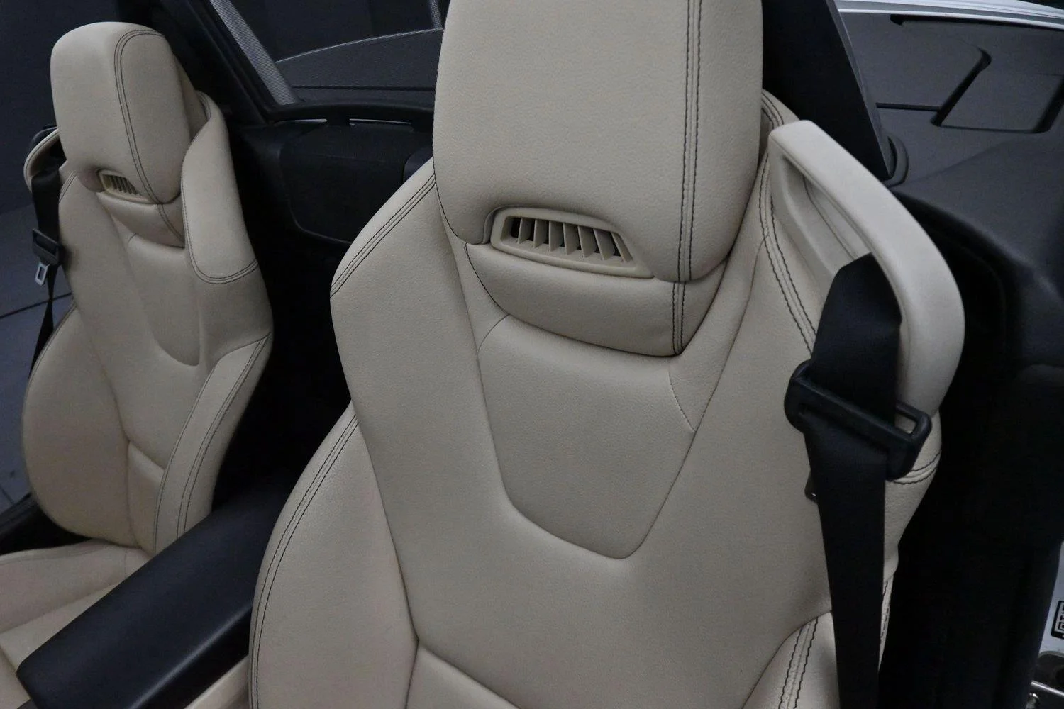 Used 2015 White Mercedes-Benz SLK 250 image 21