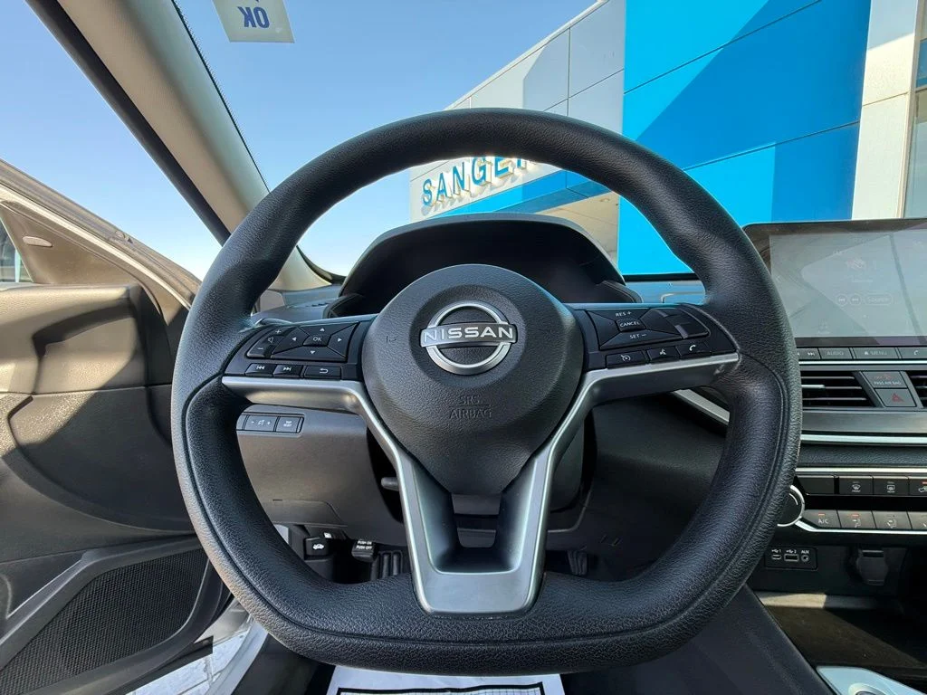 Used 2024 Silver Nissan 2.5 SV image 18