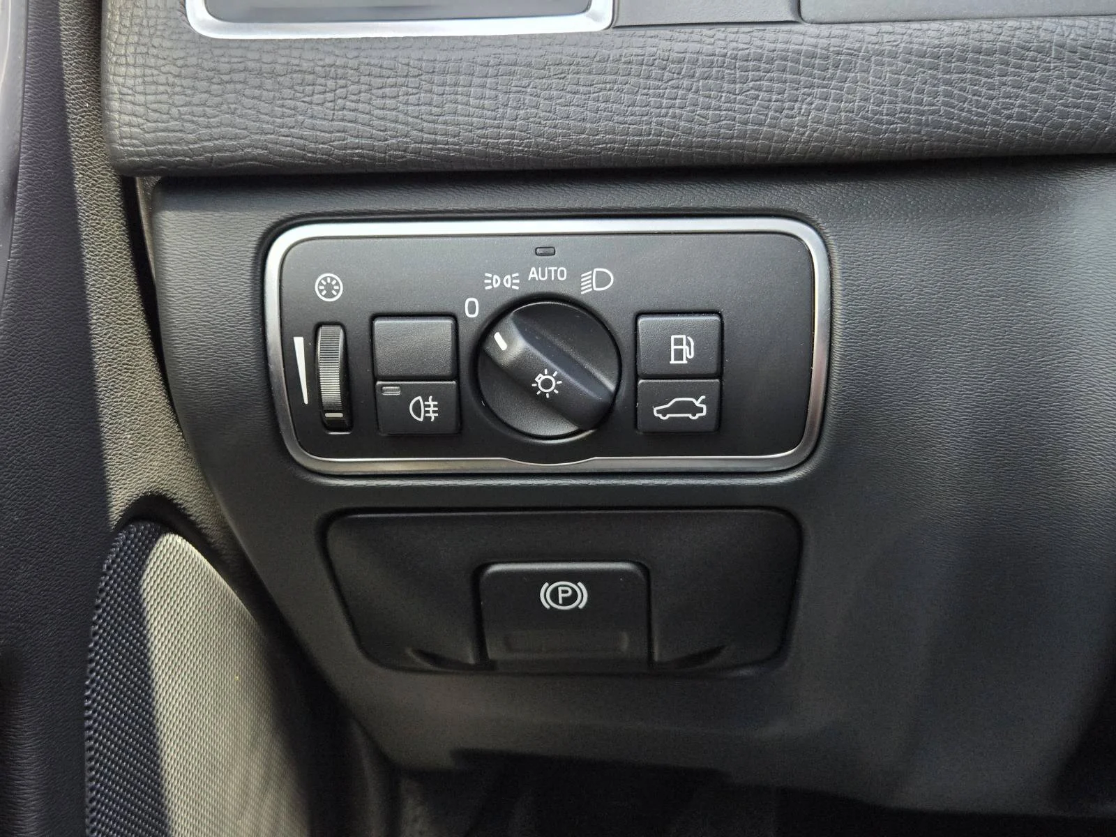 Used 2017 Blue Metallic Volvo Inscription image 20