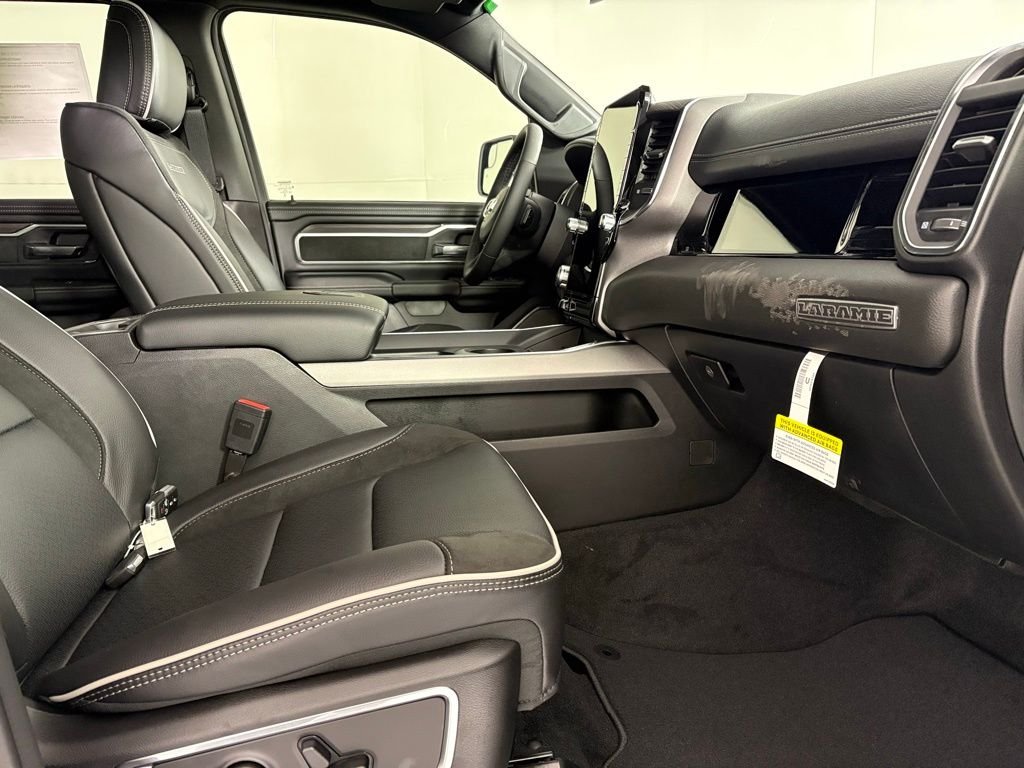 New 2026 Granite Crystal Metallic Clear-Coat Exterior Paint RAM Laramie image 13
