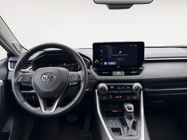 Used 2025  Toyota XLE Premium image 15
