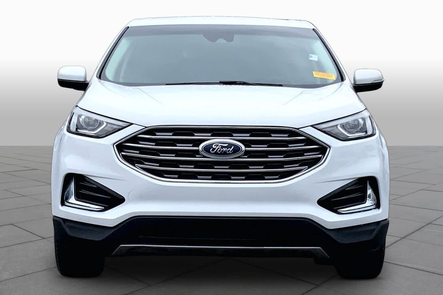 Used 2022 Oxford White Ford SEL image 4