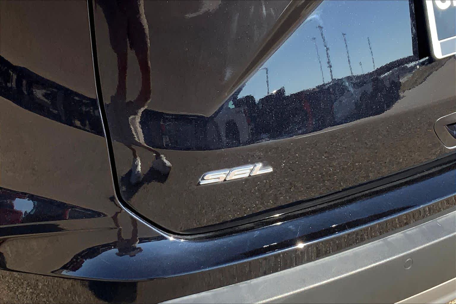 Certified Used 2022 Agate Black Metallic Ford SEL image 10
