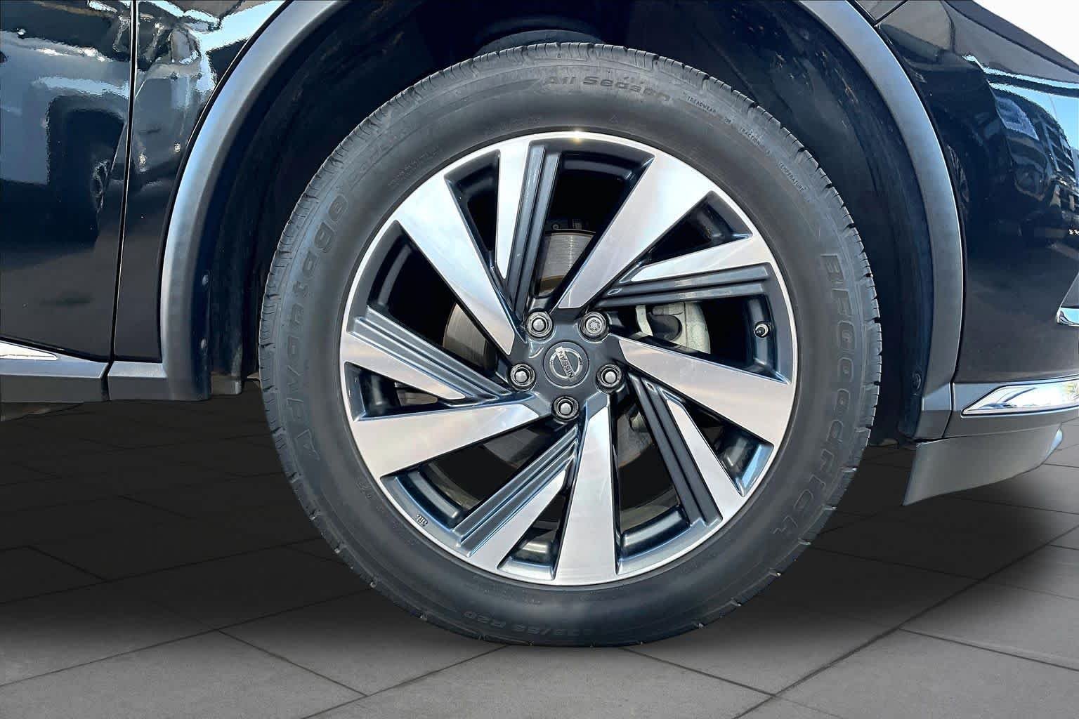 Used 2018 Magnetic Black Metallic Nissan Platinum image 10