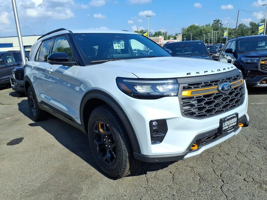 New 2026 Space White Metallic Ford Tremor® image 1