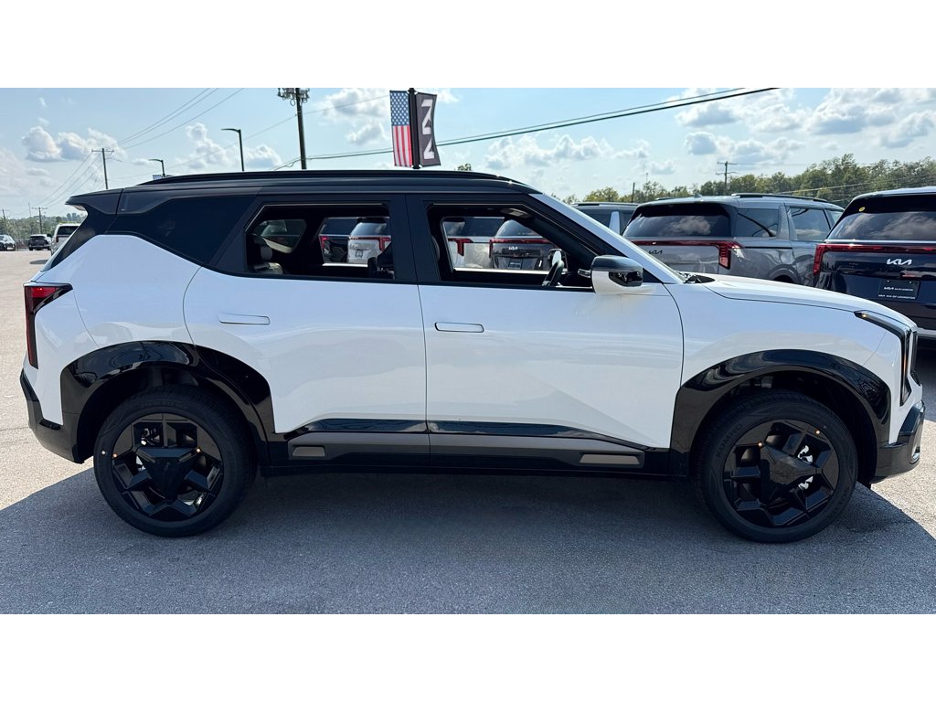 New 2027 Snow White Pearl / Black Roof Kia X-Line S image 3