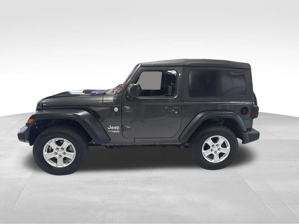 Used 2019 Gray Jeep Sport S image 3