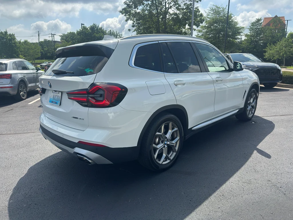 Used 2022 Alpine White BMW xDrive30i image 5