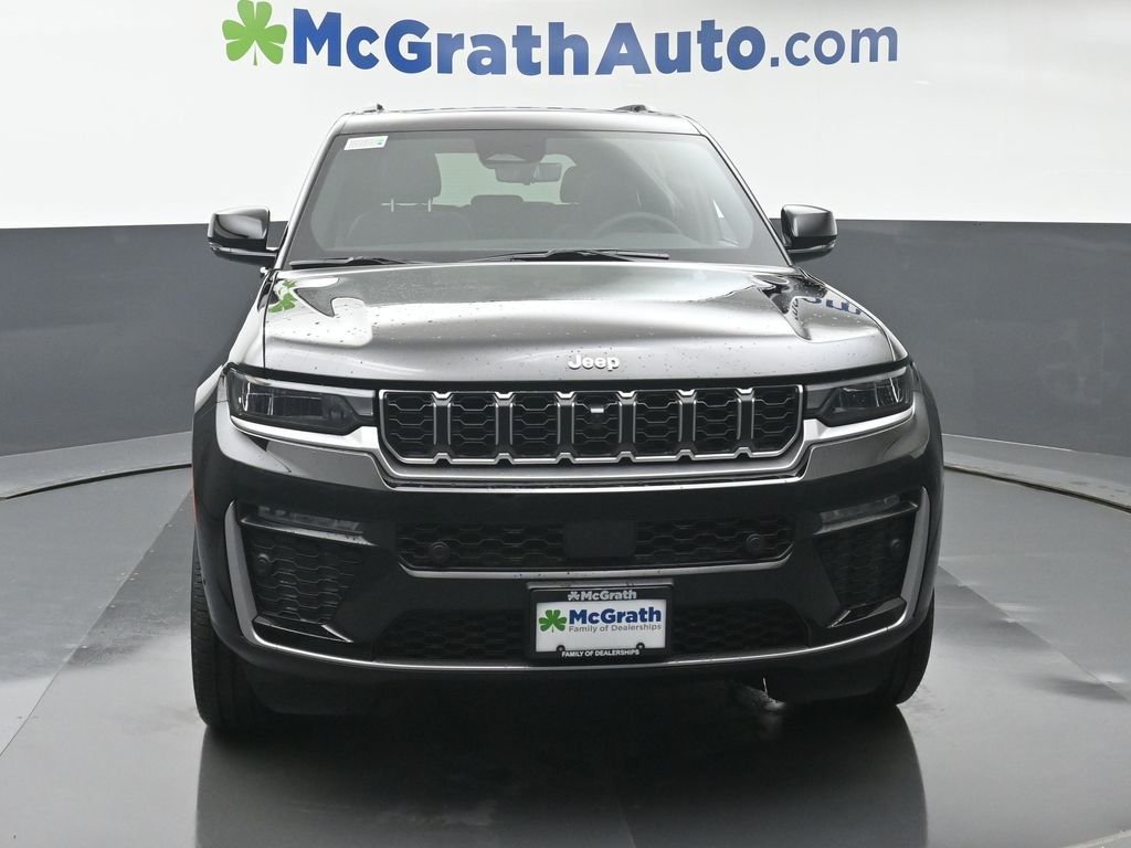New 2026 Diamond Black Crystal Pearl-Coat Exterior Paint Jeep Limited image 5