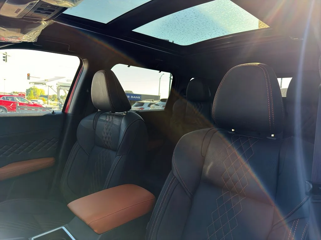 2025 Mitsubishi Outlander Plug-in Hybrid SEL - Photo 16