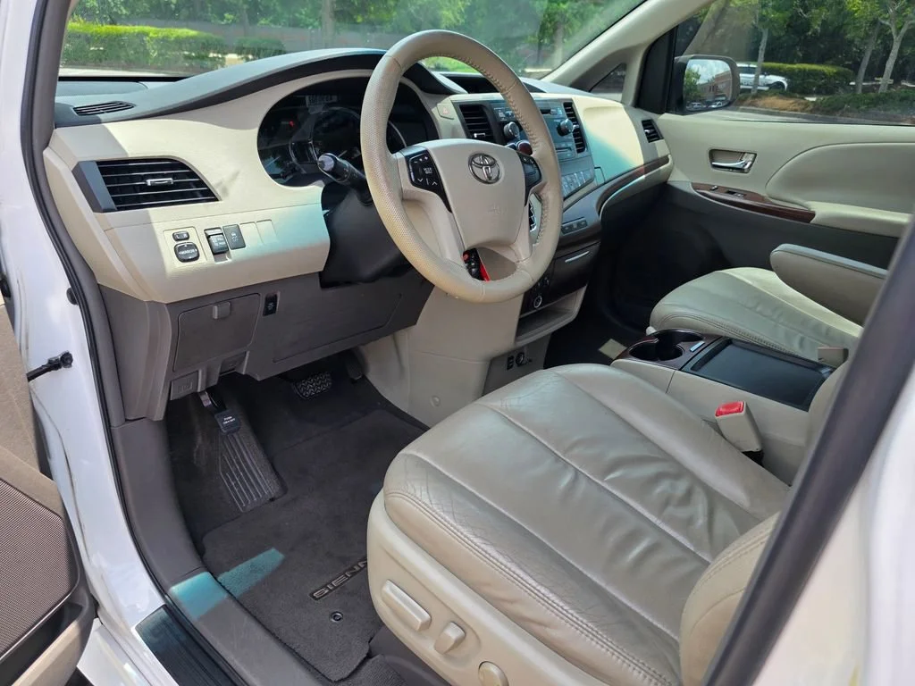 Used 2011  Toyota XLE AAS image 11