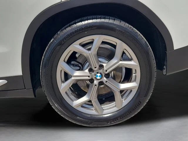 Used 2022 White BMW sDrive30i image 34