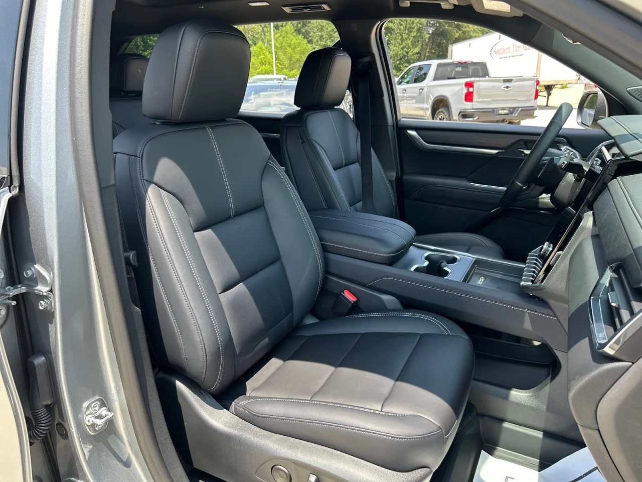New 2026 Sterling Metallic GMC Elevation image 19