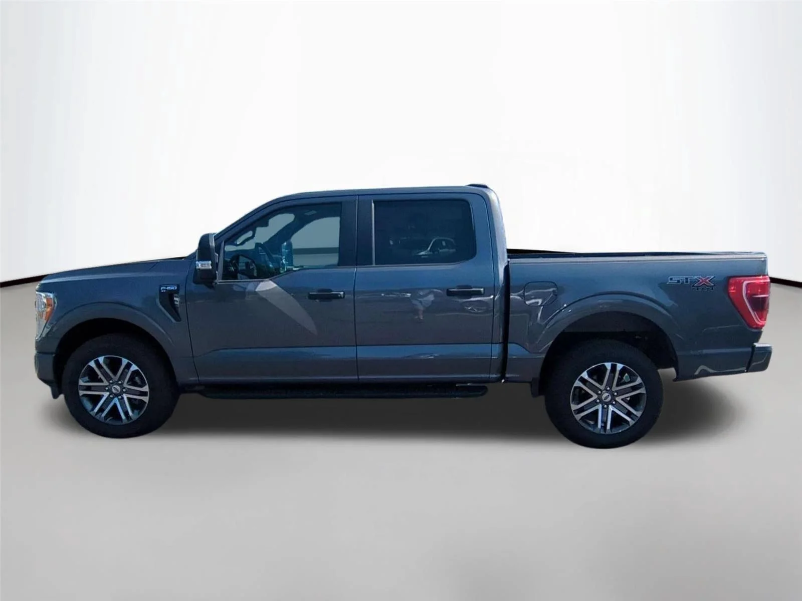Used 2022 Carbonized Gray Metallic Ford XL image 2