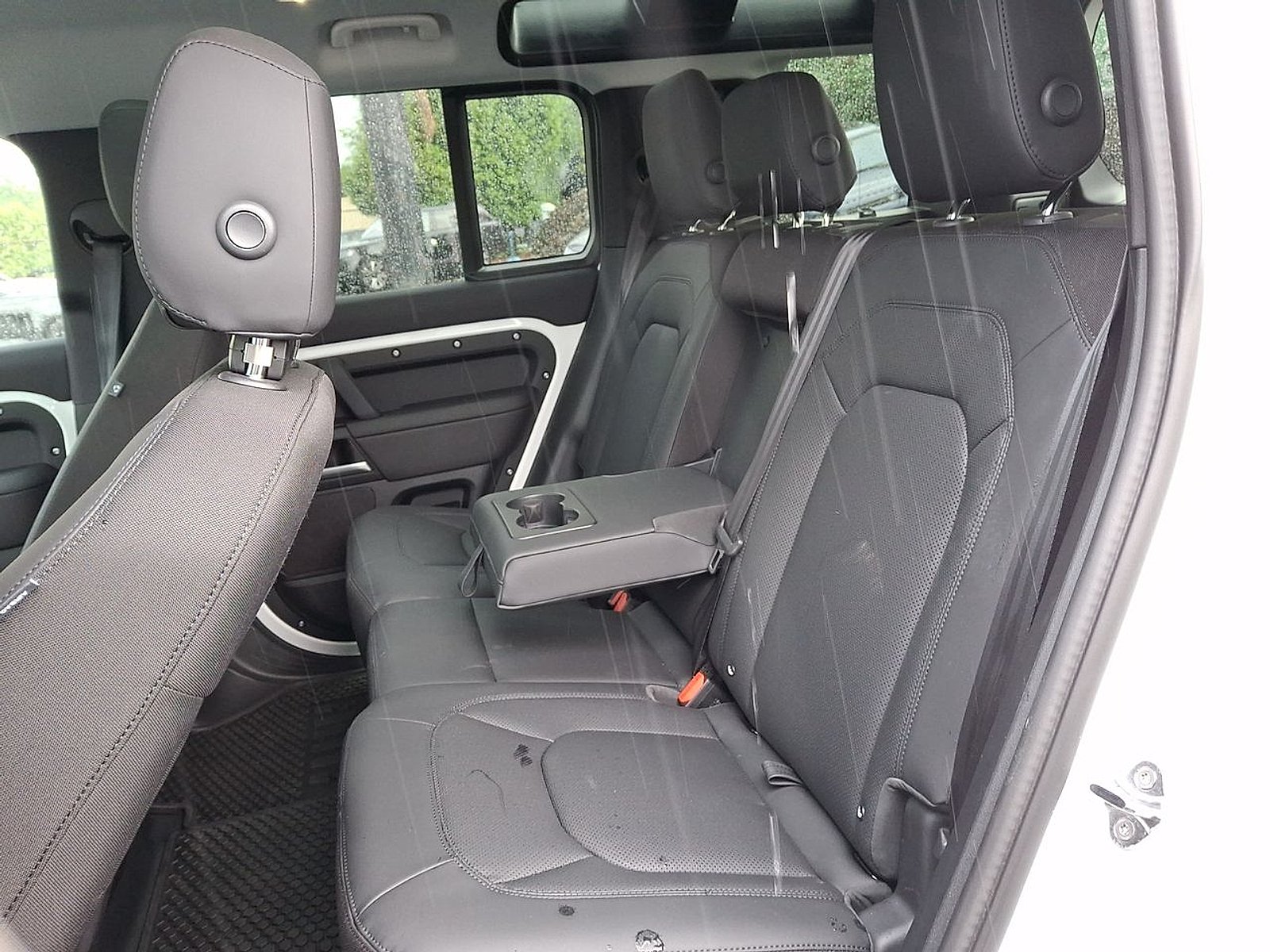 Certified Used 2025 Fuji White - 1AA Land Rover 110 P400 S image 28