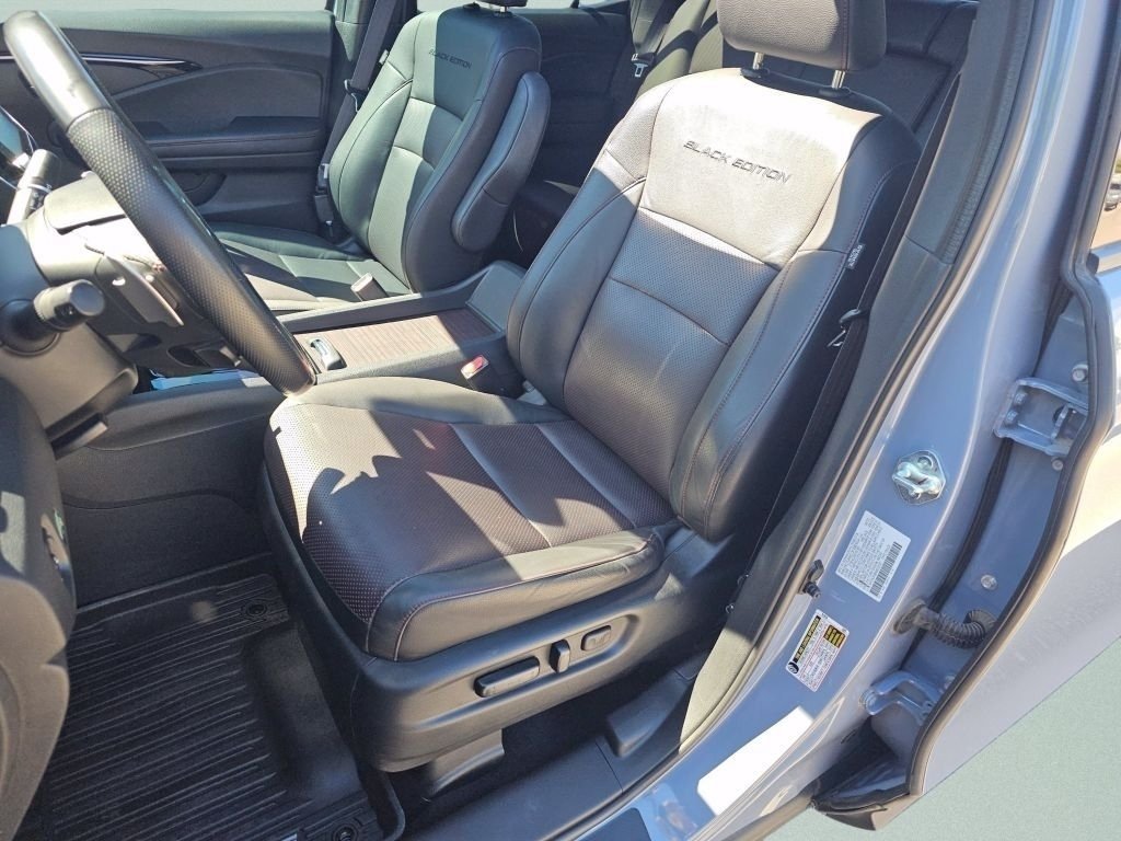 Used 2022 Gray Honda Black Edition image 6