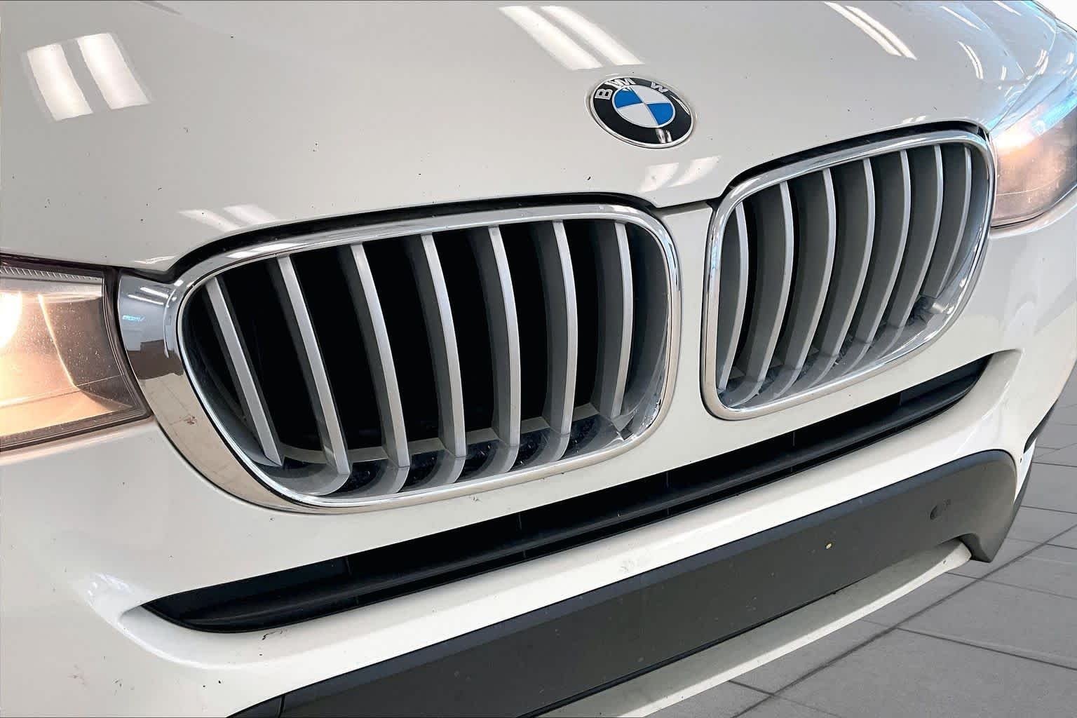 Used 2017 Alpine White BMW xDrive28i image 28