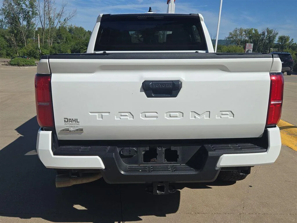 Used 2025 Ice Cap Toyota SR5 image 7