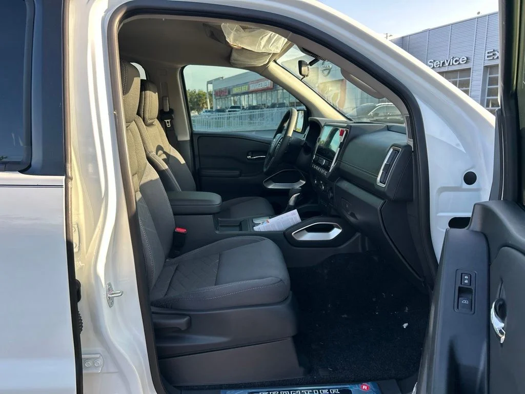 New 2026 Glacier White Nissan Crew Cab SV image 39