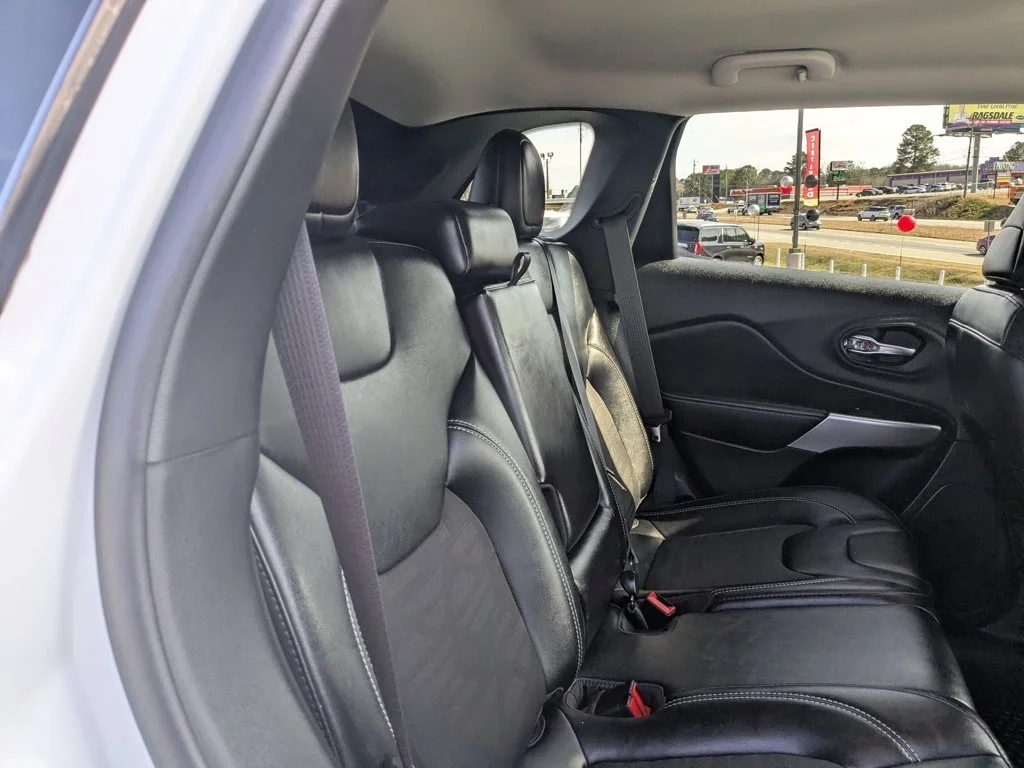 Used 2022 Bright White Clearcoat Jeep X image 24