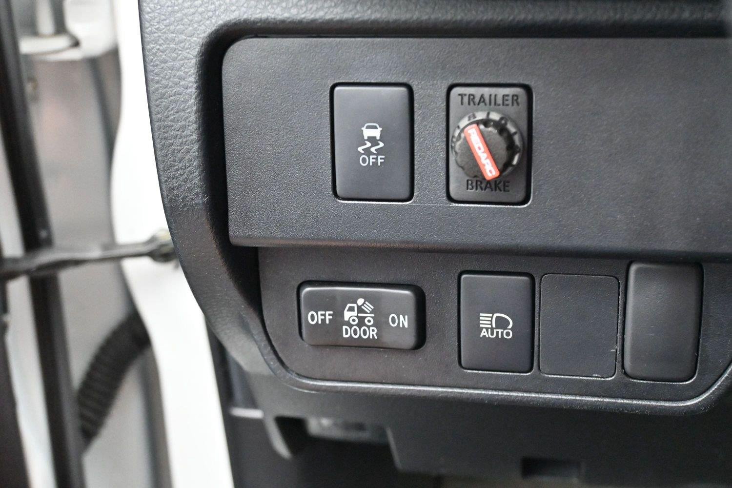 Used 2022 White Toyota SR V6 image 20