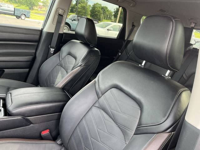 Used 2025 Gray Nissan Platinum image 11