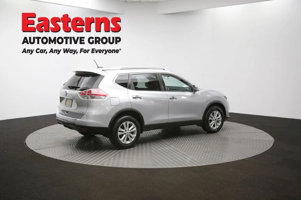 Used 2016 Silver Nissan SV image 39