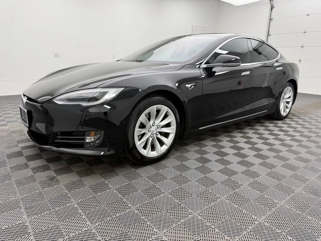 Used 2018 Black Tesla 75D image 2