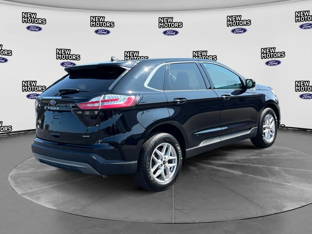 Used 2024 Black Metallic Ford SEL image 5