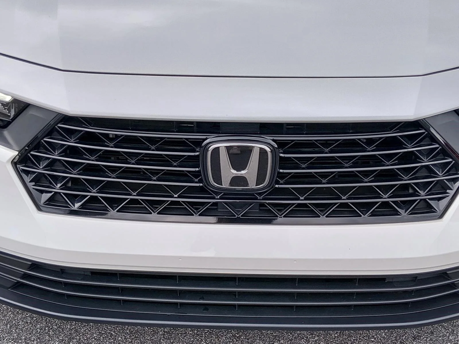 Used 2025 Platinum White Pearl Honda Sport image 9