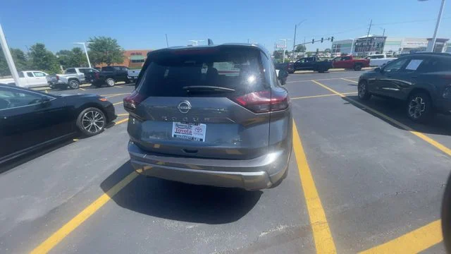 2026 Nissan Rogue SL - Photo 9