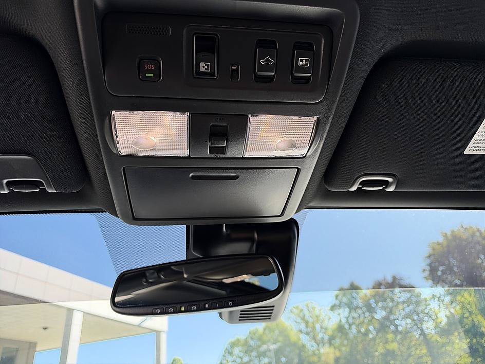 Used 2022 Pearl White Tricoat Nissan Platinum Reserve image 39