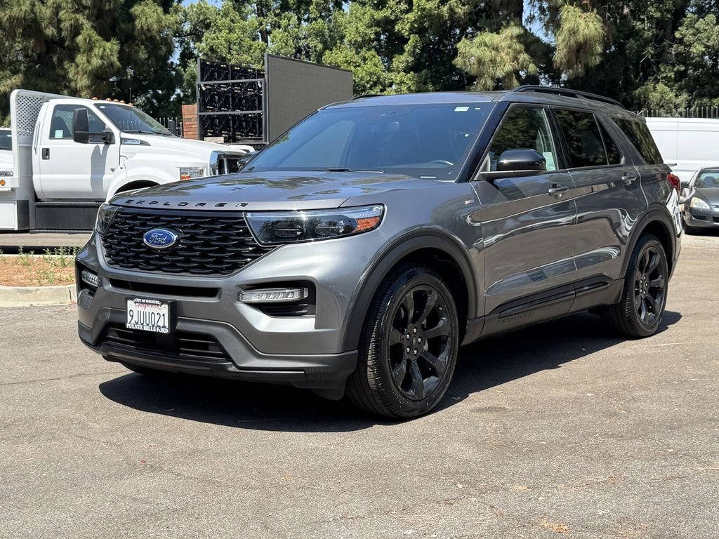 Used 2023 Gray Metallic Ford ST-Line image 3