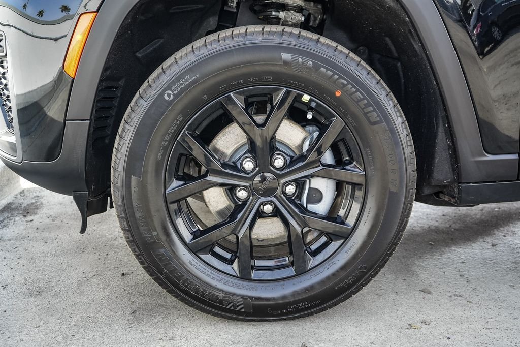 New 2026 Diamond Black Jeep Altitude image 11