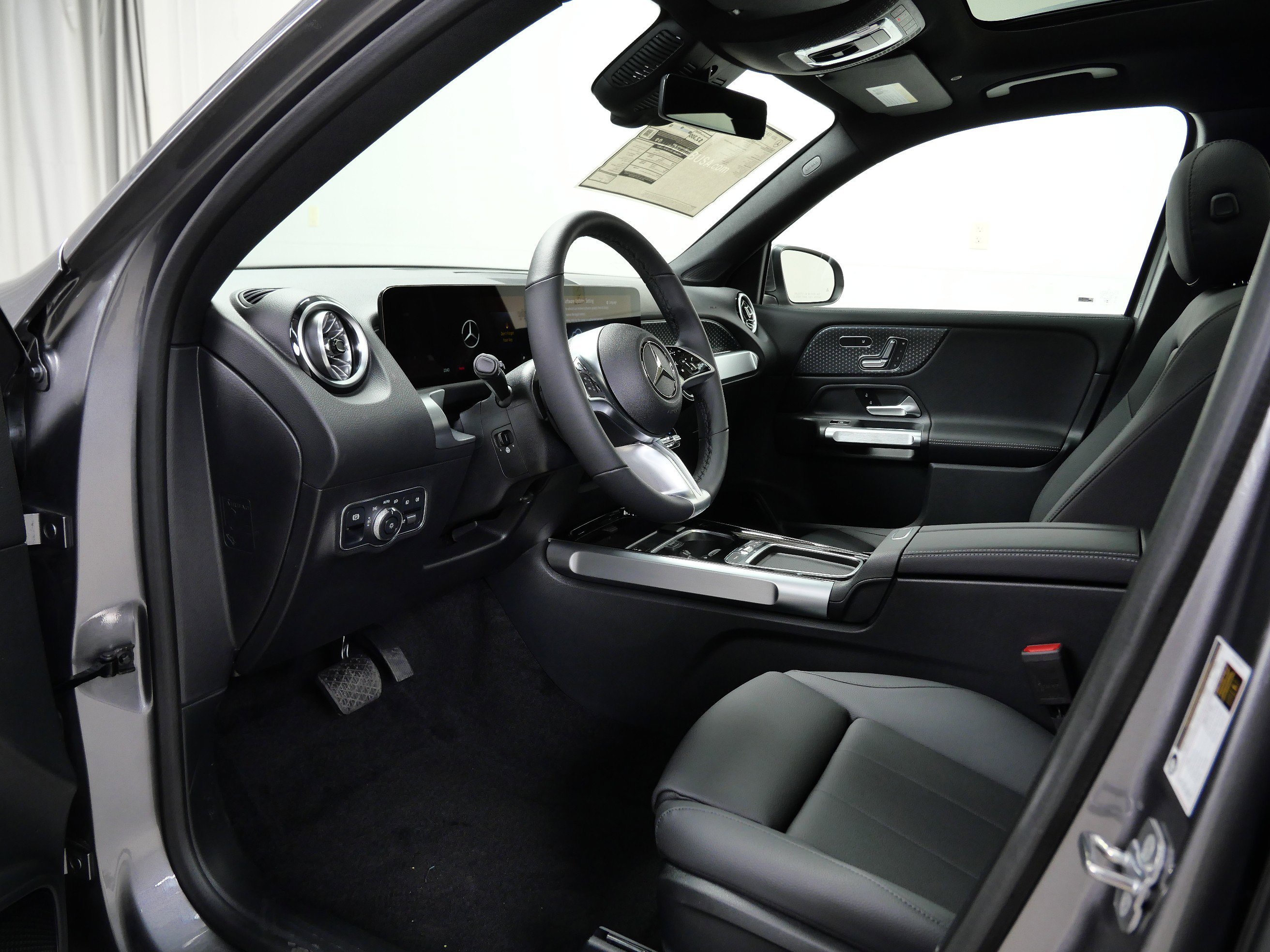 New 2026 Mountain Grey Metallic Mercedes-Benz GLB 250 image 7