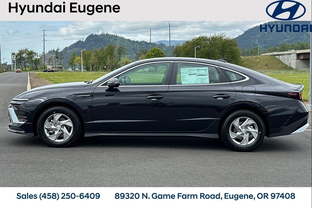 New 2025 Blue Hyundai SE image 8