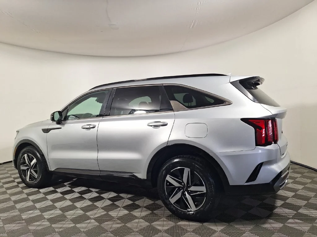 Used 2022 Sparkling Silver Kia S image 7