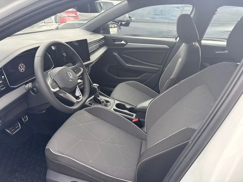 Used 2026 White Volkswagen 1.5T Sport image 3