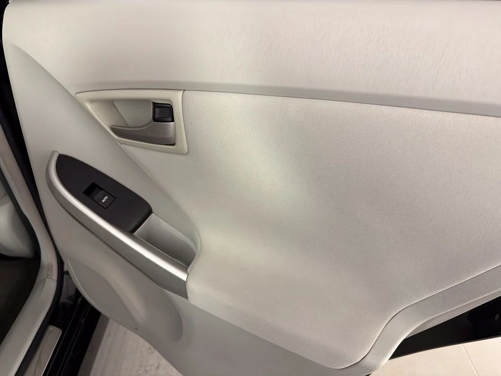 Used 2014 Black Toyota Two image 32