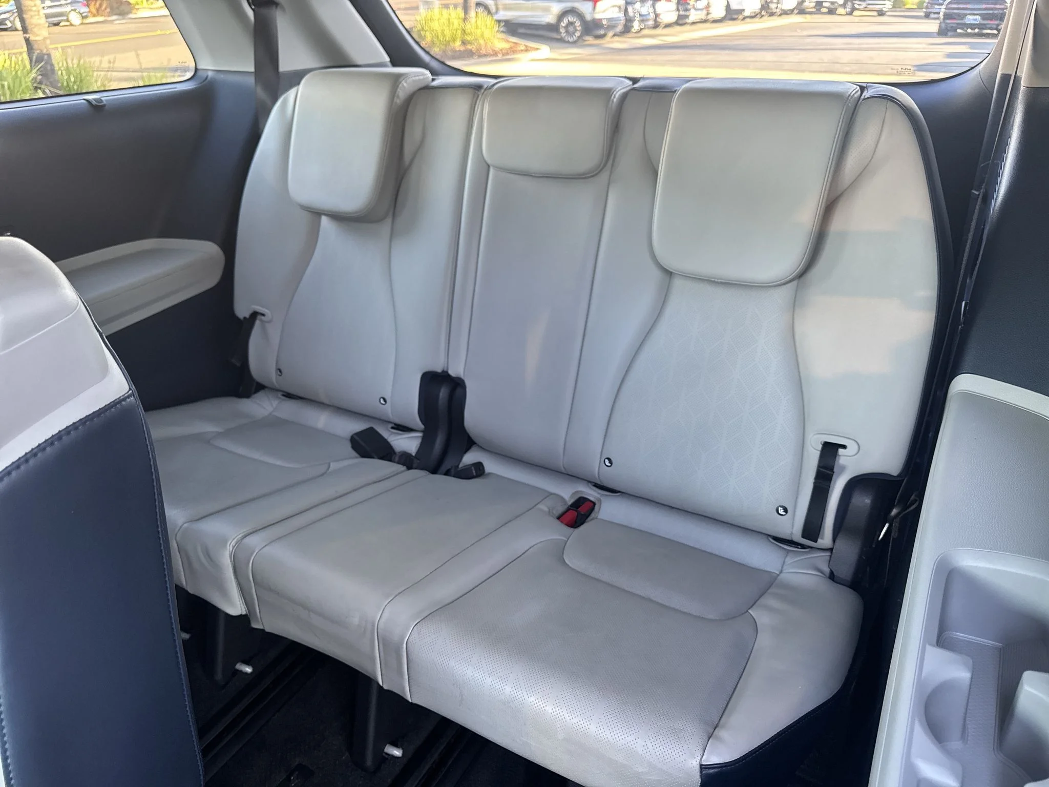 Used 2025 CERAMIC SILVER Kia EX image 31