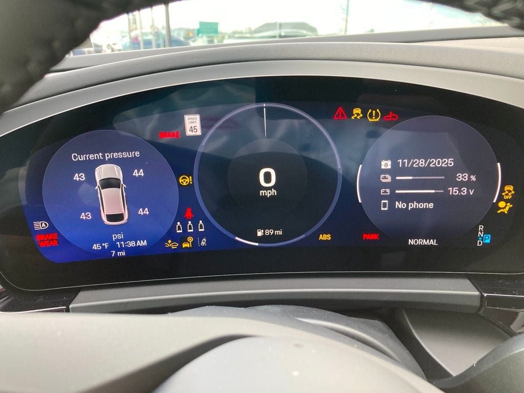 2025 Porsche Macan Turbo Electric - Photo 11