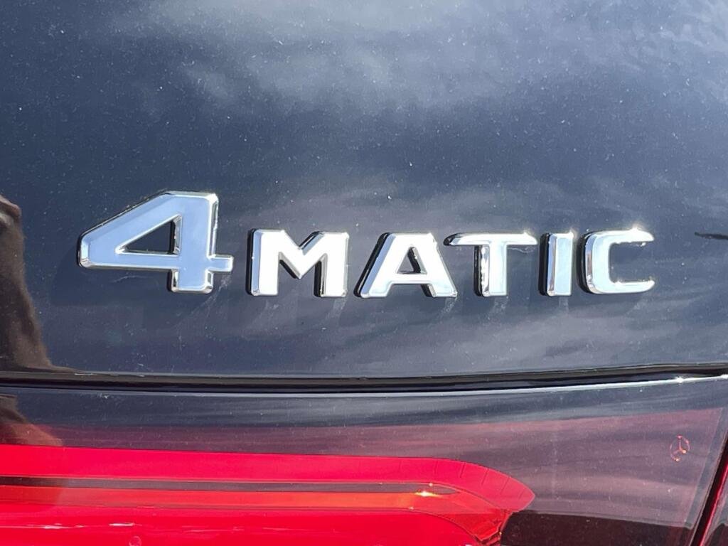 New 2026 2040/Black Mercedes-Benz GLC 300 image 15