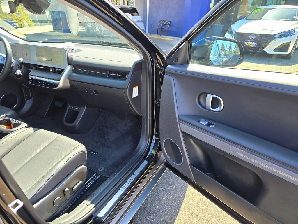 Used 2024 Black Hyundai Limited image 10