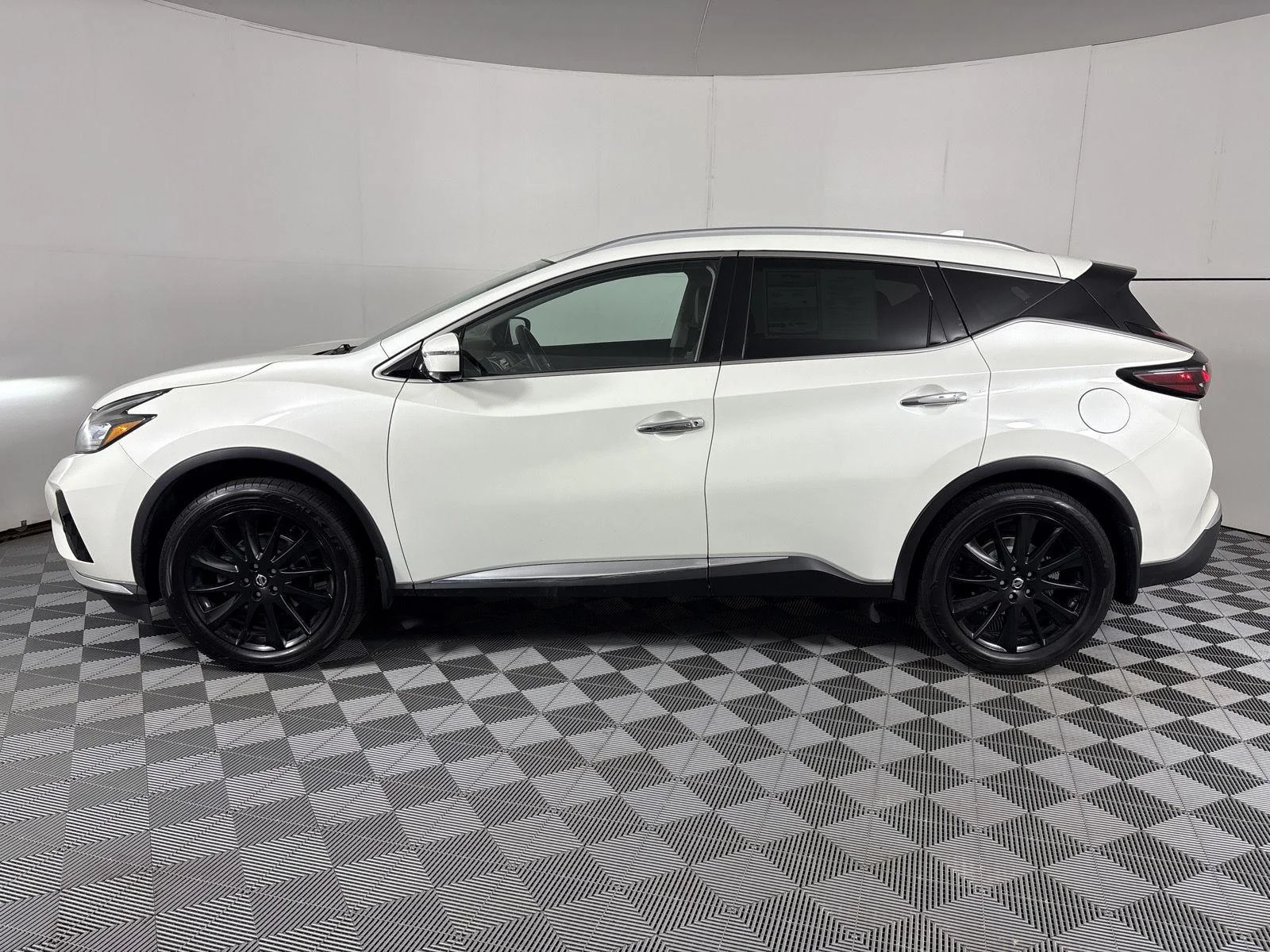 Used 2020 Pearl White Tricoat Nissan Platinum image 21
