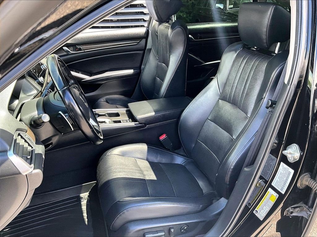 Used 2018 Black Honda Touring image 10
