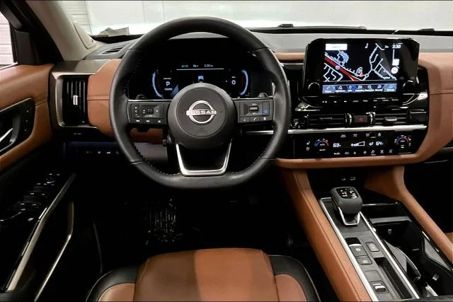 Used 2025 Boulder Gray Pearl Nissan Platinum image 6