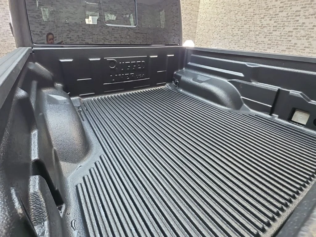 Used 2021 Black Jeep Overland image 7