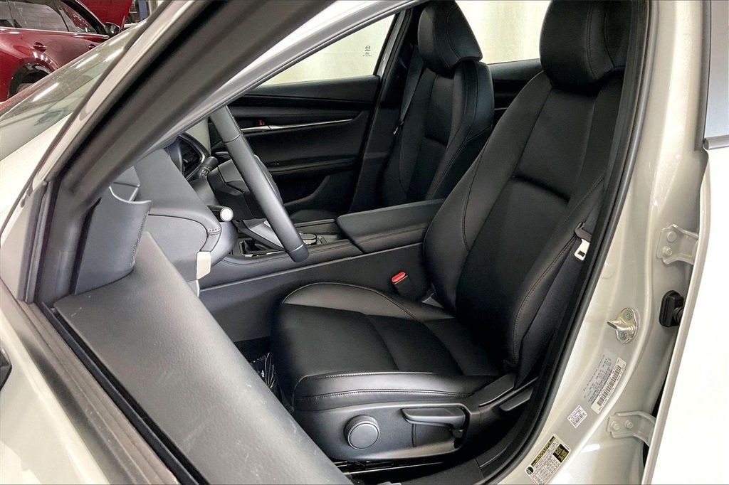 2026 MAZDA MAZDA3 - Image 8