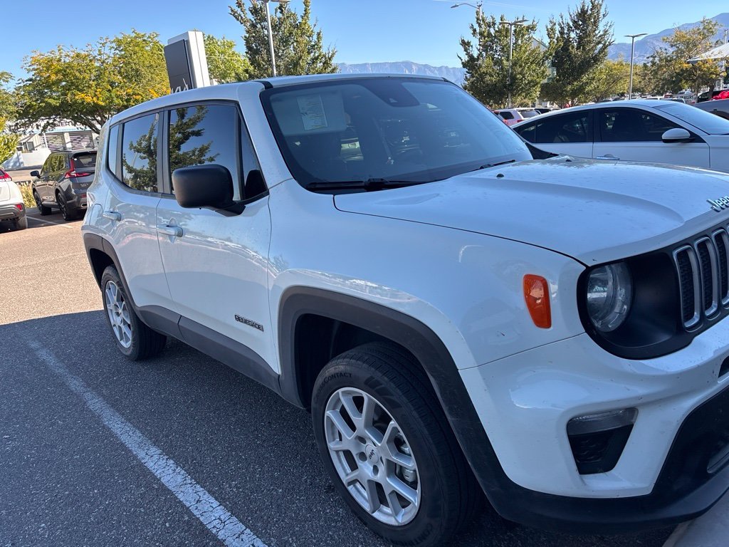 Used 2023 White Jeep Latitude image 6